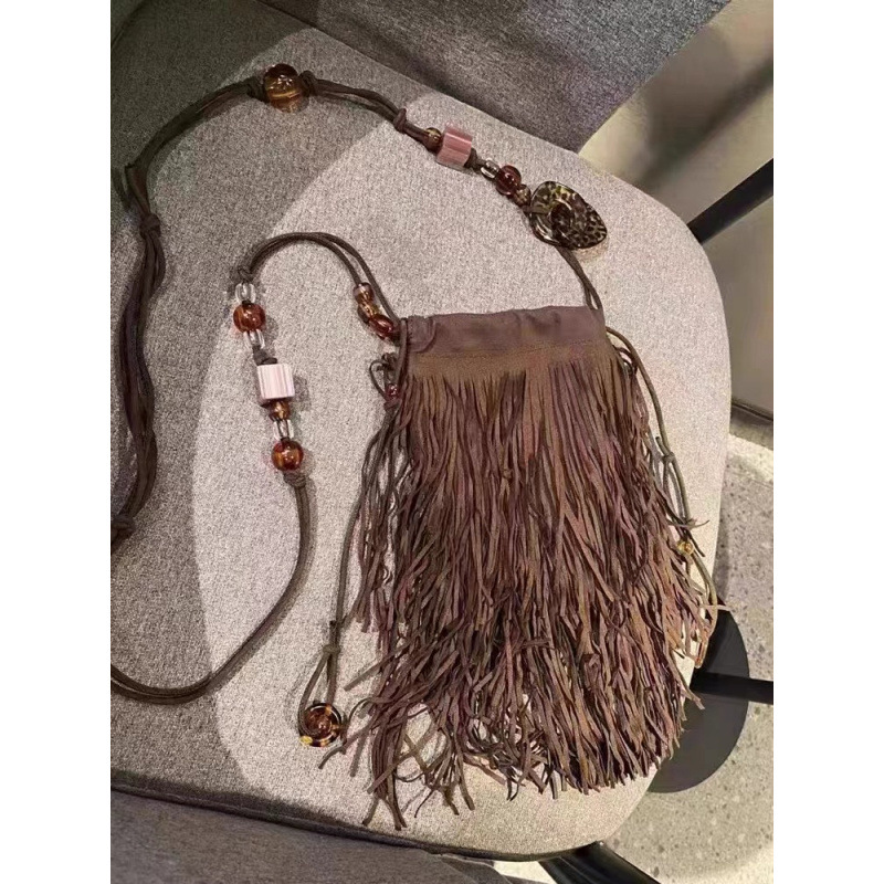 Niche design drawstring beaded suede tassel crossbody bag, retro and versatile, perfect for early autumn, trendy women's bag.