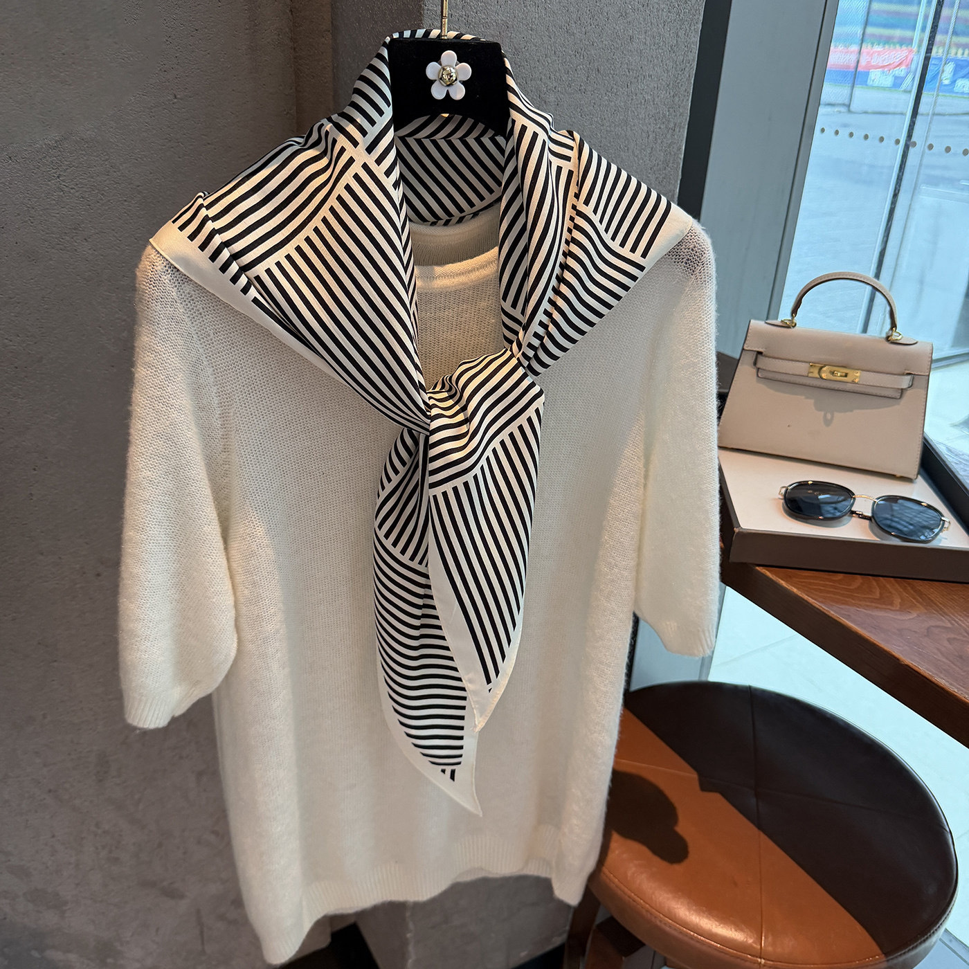 Simple Black and White Lines, Fashionable and Stylish Triangle Scarf, Paired with Clothing Belt, Women's Autumn Headscarf, Decorative Neck Scarf, Headscarf