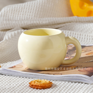 Creative Apple ceramic cup fruit mug household cute cup with lid spoon high-looking Christmas gift