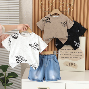 Мальчик Летний костюм Новый 2025 Baby Childrin Baby Summer BB Полная печать с круглым вырезом с коротким рукавом набор из двух частей