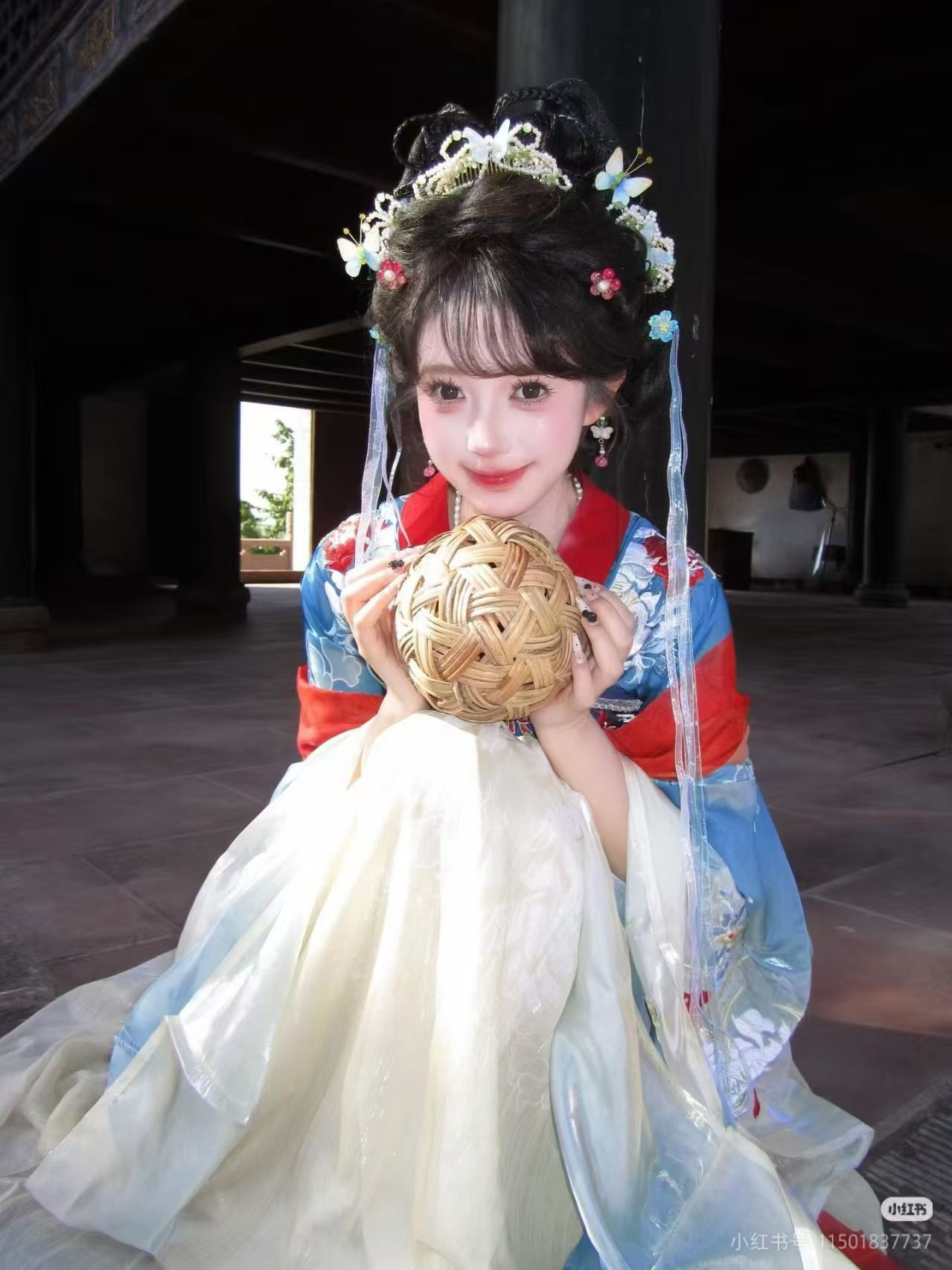 Original White Jade Mingyue Hanfu with Intricate Embroidery, Ethereal Style, North and South Dynasty Daily Wear, Large-Sleeved Set, Chest-Length, Spring and Summer, Tang-Style