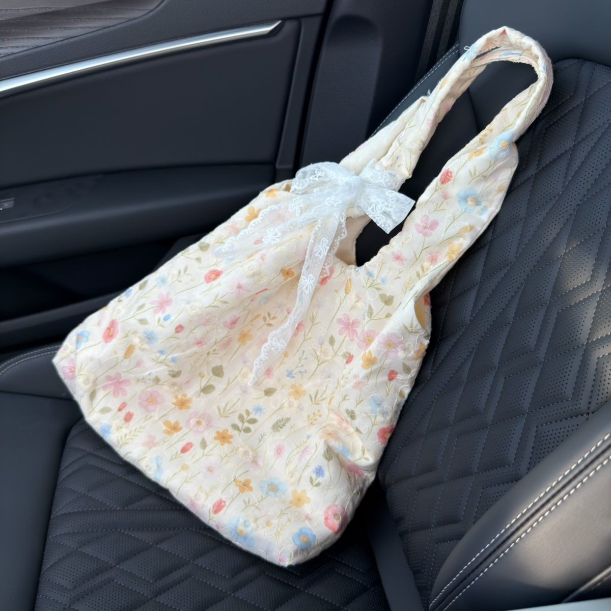 2026 New Korean-Style Floral Artistic Canvas Tote Bag, Commuter Shoulder Bag, Fresh and Cute Large-Capacity Floral Bag