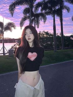 American-style Sweet and Hot Small Top Short Navel-exposed Women's Summer Small Shirt Black Tight Body-slimming Waist Shoulder Short-sleeved T-shirt