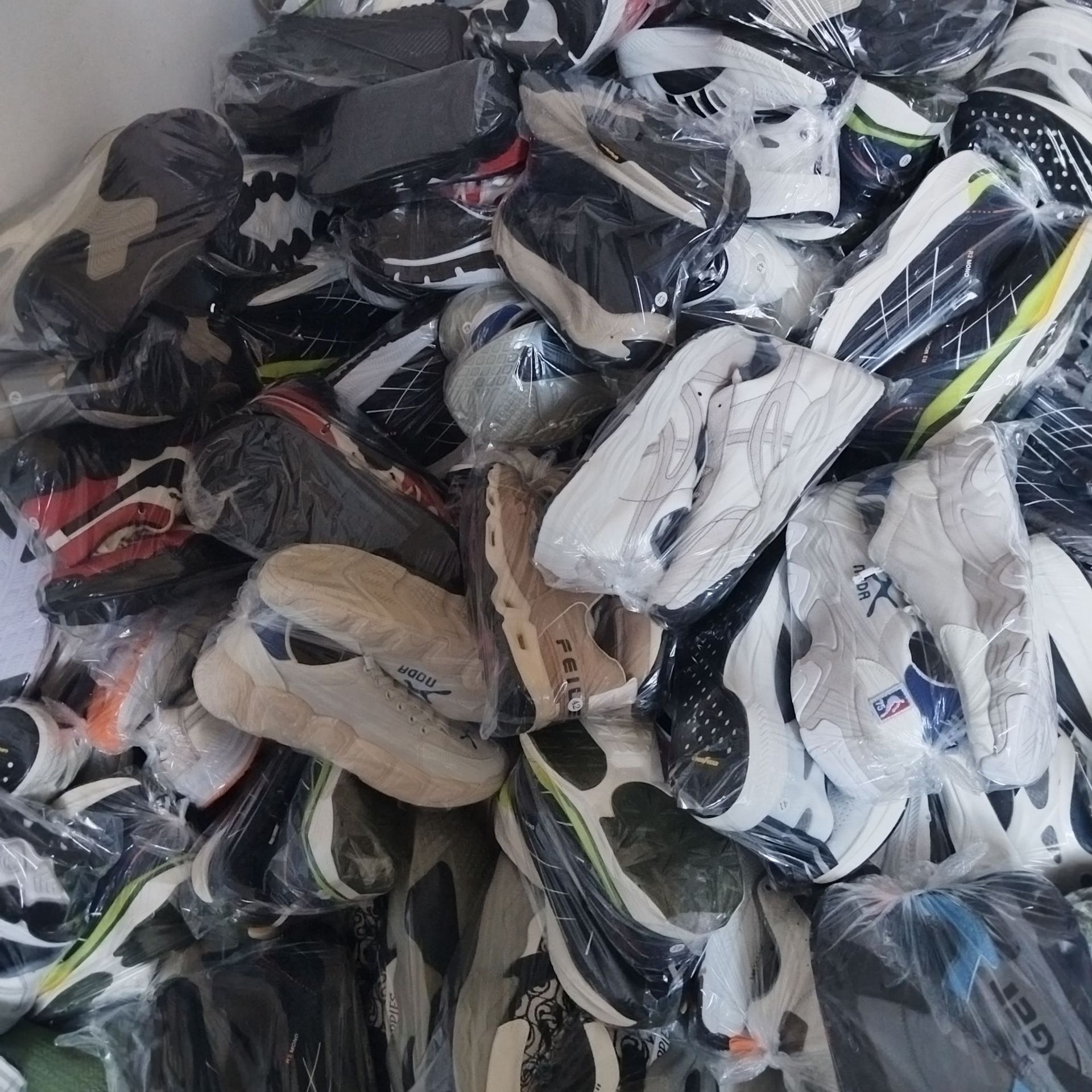 Foreign Trade Shoe Storage Cabinets, Large Quantities of Shoes, Men's and Women's Shoes, Casual Shoes, Mesh Shoes, Clearance Shoes, Sports Shoes, Leather Shoes, Cotton Shoes