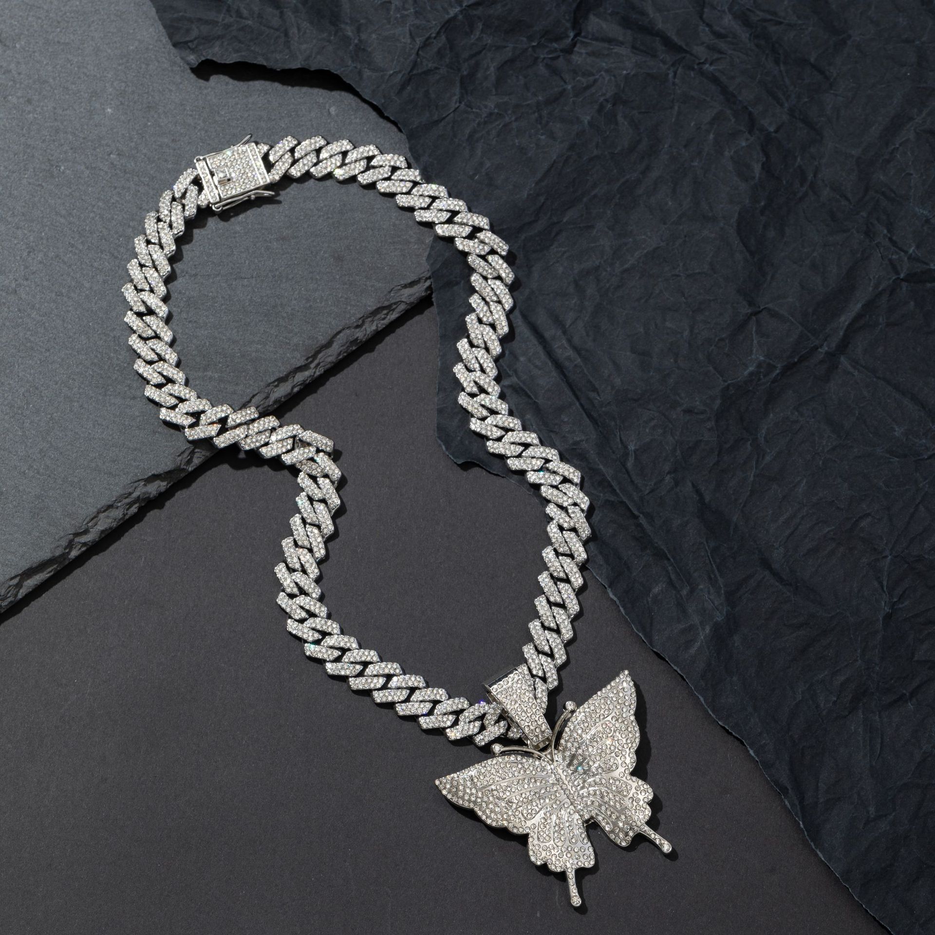 European and American Cross-border Personalized Zinc Alloy Pendant Necklace Full Diamond Unisex Butterfly Pendant Cuban Chain Light Luxury Fashion