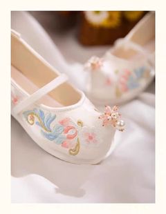 Lingyi 2024 spring new Chinese style cloth shoes heavy embroidery gradient comfortable performance children's shoes ancient style hanfu shoes