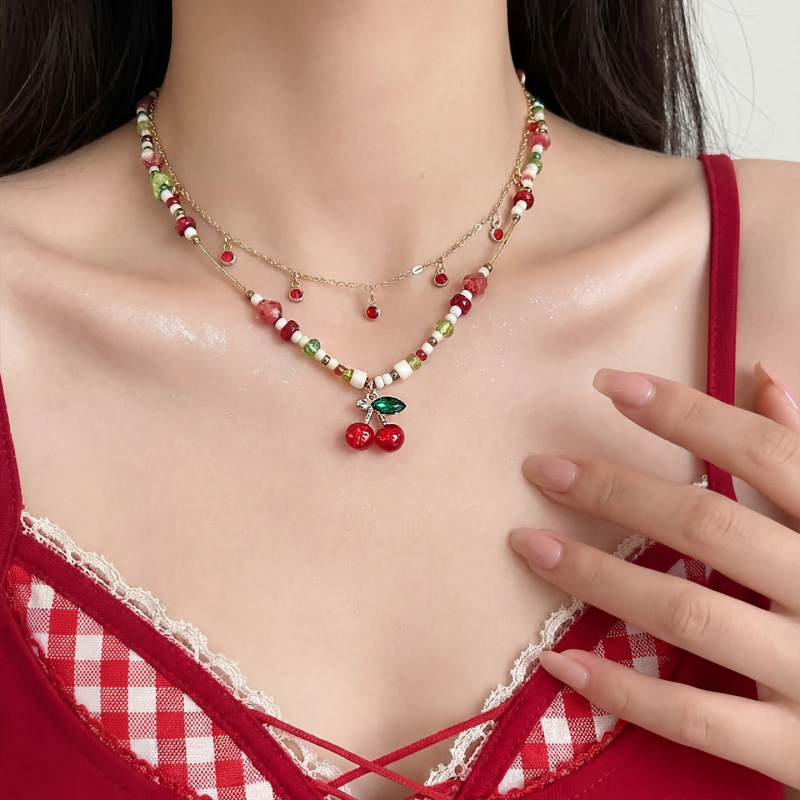 Sweet red cherry beaded layered necklace, sophisticated women's design, exquisite collarbone chain.