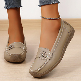 Spring 2024 Loafers Casual Women's Flat Shoes Soft Bottom Soft Mama Shoes Comfortable plus size Beanie Women's Shoes
