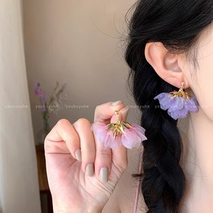 Супер сказочные розовые цветочные серьги женские летние сладкие лепестки темпераментные серьги-гвоздики высокого уровня нишевые дизайн изысканные серьги