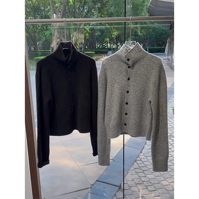 Elegant, minimalist, and versatile single-breasted turtleneck gray sweater coat for women, perfect for petite figures and creating a youthful look in Fall/Winter 2026