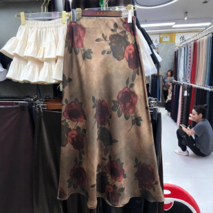 Flow Gold Satin Printed Hip Fishtail Skirt 2025 Spring and Summer New Silk Sliding Dipping Acetic Acid Imitation Skirt Women's Long Skirt