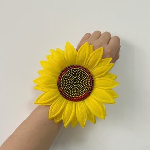 Игры на запястье подсолнуха