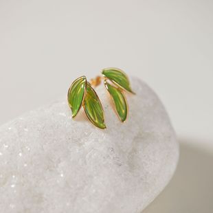 [Новые листья] Небольшой свежий зеленый капающий лист масла