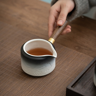 Wooden handle side handle fair Tea Cup Chinese tea seafood tea maker male Cup uniform cup thickened Anti-scald fair tea high-end light luxury