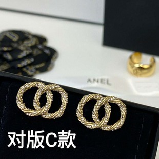 European and American retro fashion Granny Earrings simple twist Diamond small fragrance earrings ins Wind light luxury double C