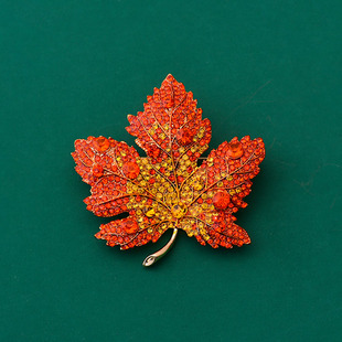 European and American Maple Leaf Brooch High-end Women's Exquisite Luxury Crystal Pin Design Sense Niche Suit Coat Corsage Accessories