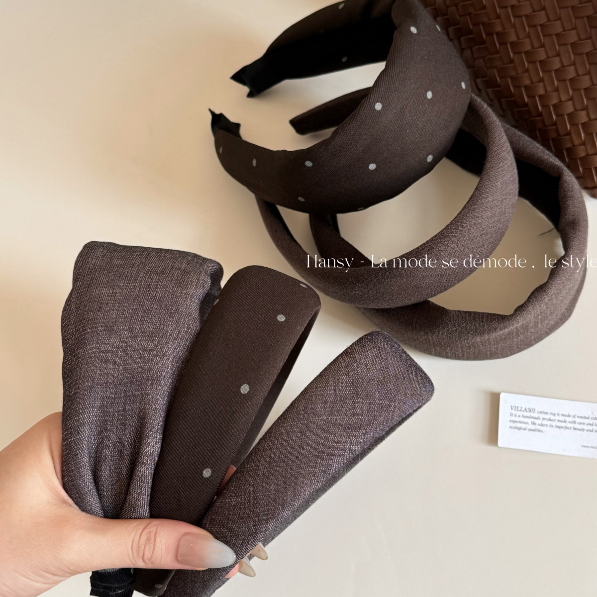 New autumn/winter collection: coffee-colored polka dot wide headband, simple and versatile, designed to enhance facial features, made of fabric, hair accessory for women