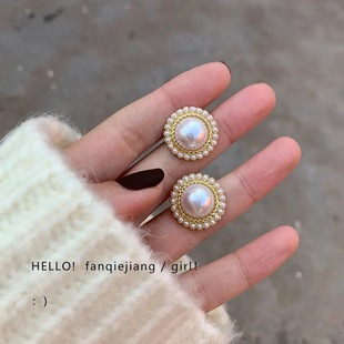 Retro Hong Kong style Hepburn style pearl earrings women's French style Internet celebrity autumn and winter elegant all-match earrings