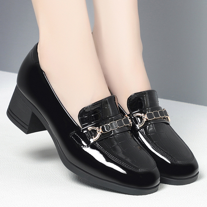 Mom's Shoes Wedding Soft Leather Soft Sole Flats Women's Spring & Fall Zodiac Year Women's Shoes Red Leather Shoes Wedding Banquet Shoes for Mother-In-Law