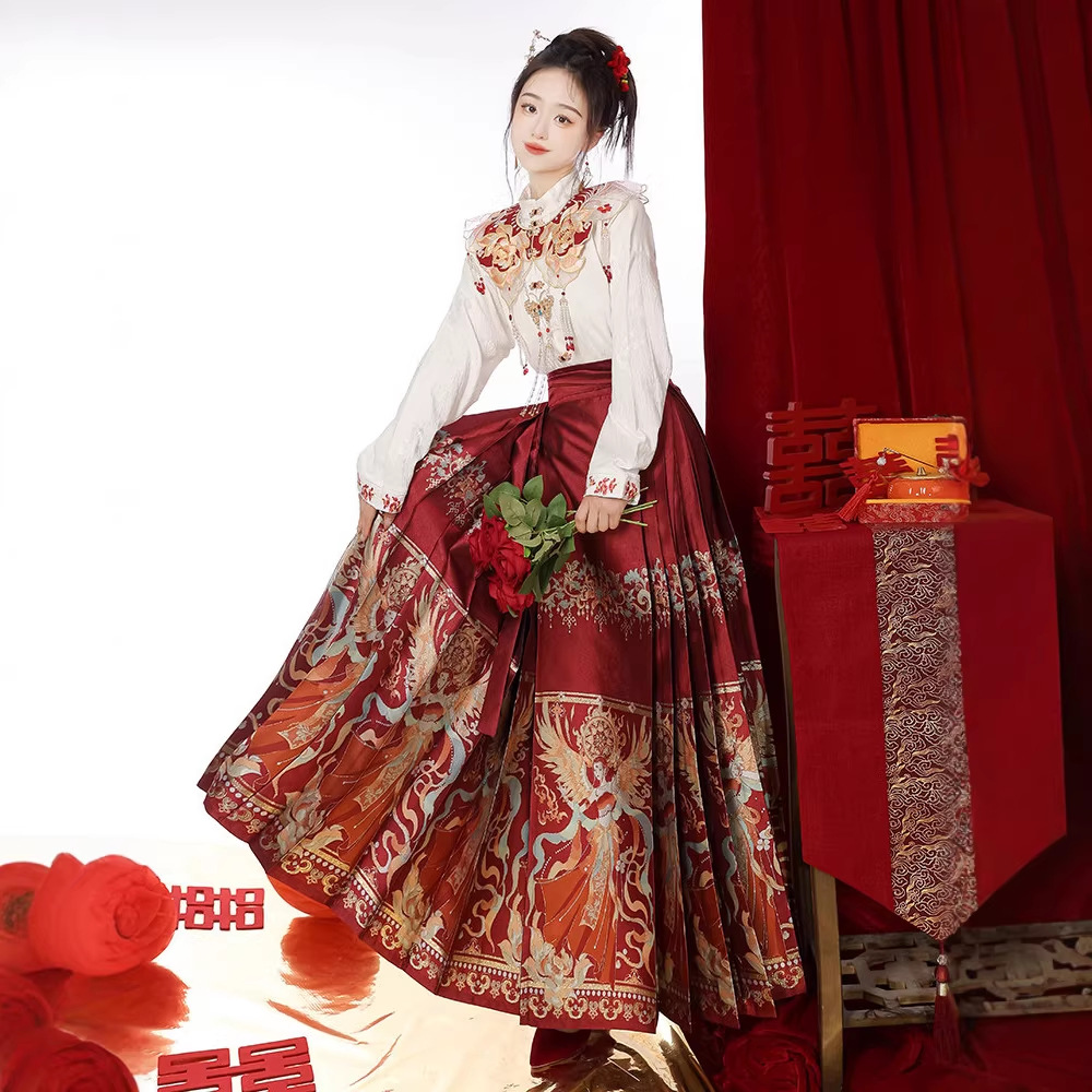 Luozhu Original Hanfu Women's New Chinese Style Horse Face Skirt with Gold Embroidery and Floral Satin Red Horse Face Skirt for Toasting and Engagement