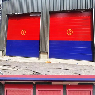 Fire station industrial lift door wind-resistant and dust-proof thermal insulation replica garage door one-button linkage electric vertical lift door