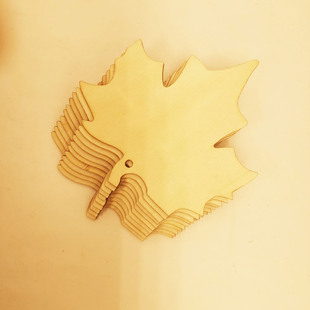 2022 new wooden crafts creative home squirrel maple leaf hanging piece fun pastoral style wall pendant