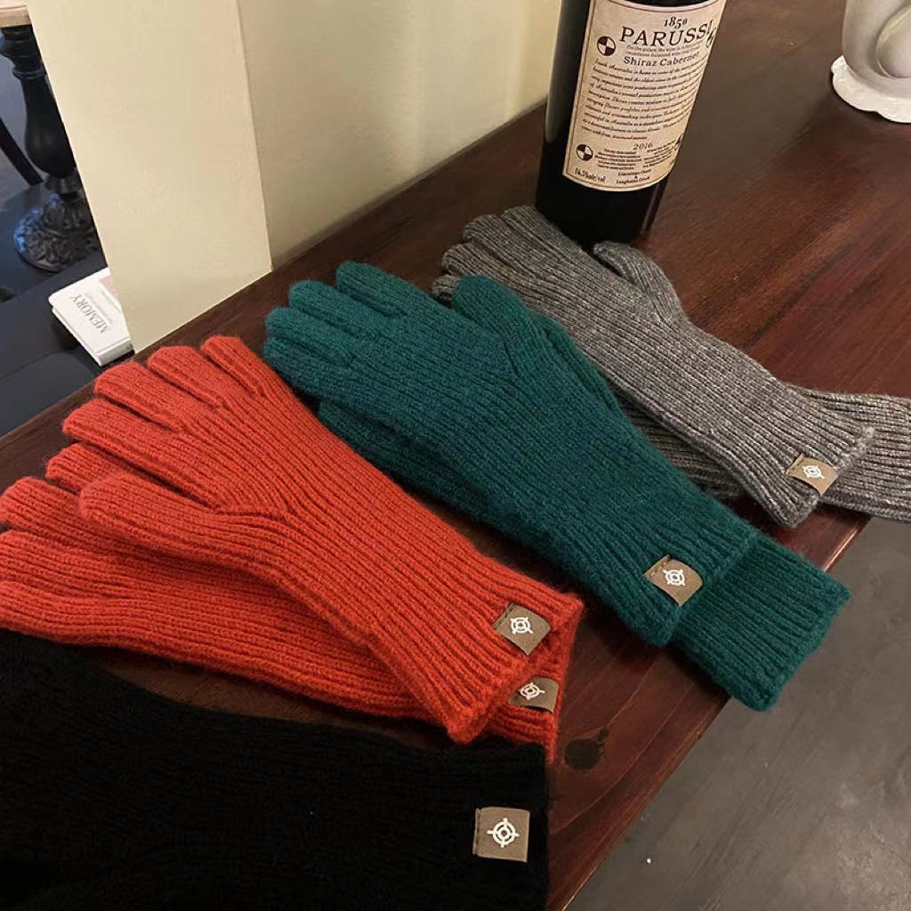 Winter Fleece-Lined Warm Gloves for Women, Plush Thickened Windproof and Cold-Proof Gloves, Touch-Screen Compatible Finger-Separated Gloves for Students, Wholesale