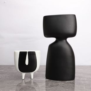 Simple modern black and white flower device Alien model house sales Department home living room creative flower holder soft decoration