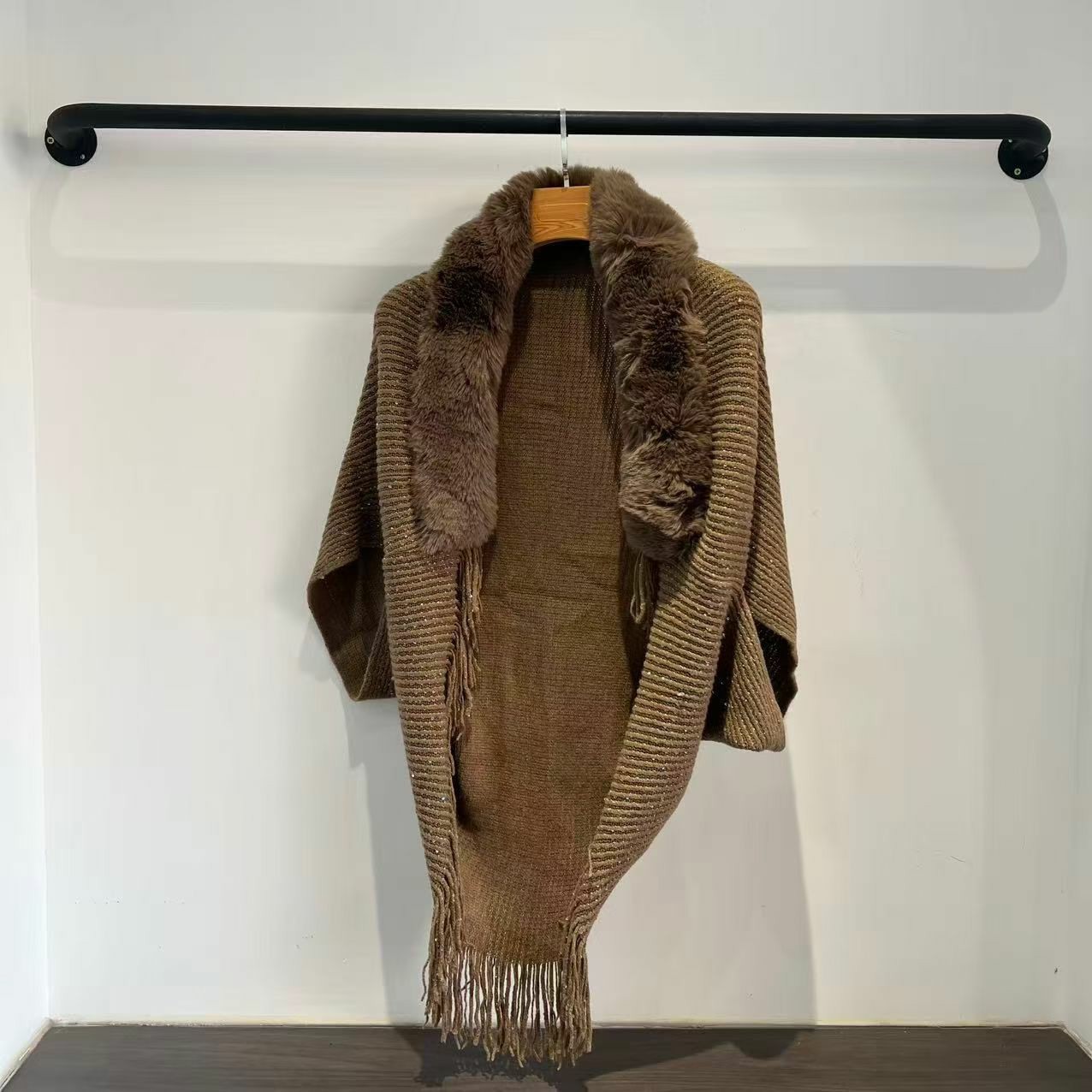 New Autumn and Winter Thickened Fur Collar Sequined Knitted Shawl, Versatile and Elegant, High-End Warm Shoulder-Protecting Cape, Outerwear Cardigan