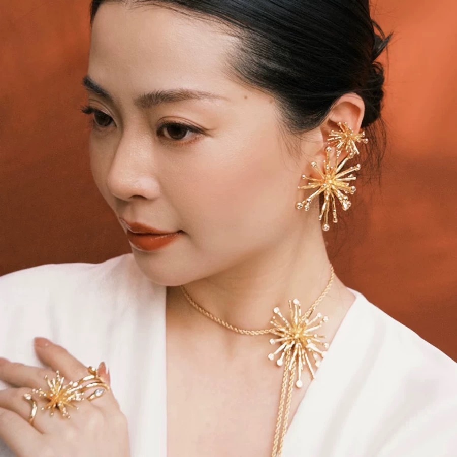 French-Style Niche Design Fireworks Blooming Earrings, Choker, Ring, Elegant and High-End Fashion, Exquisite and Versatile for Women