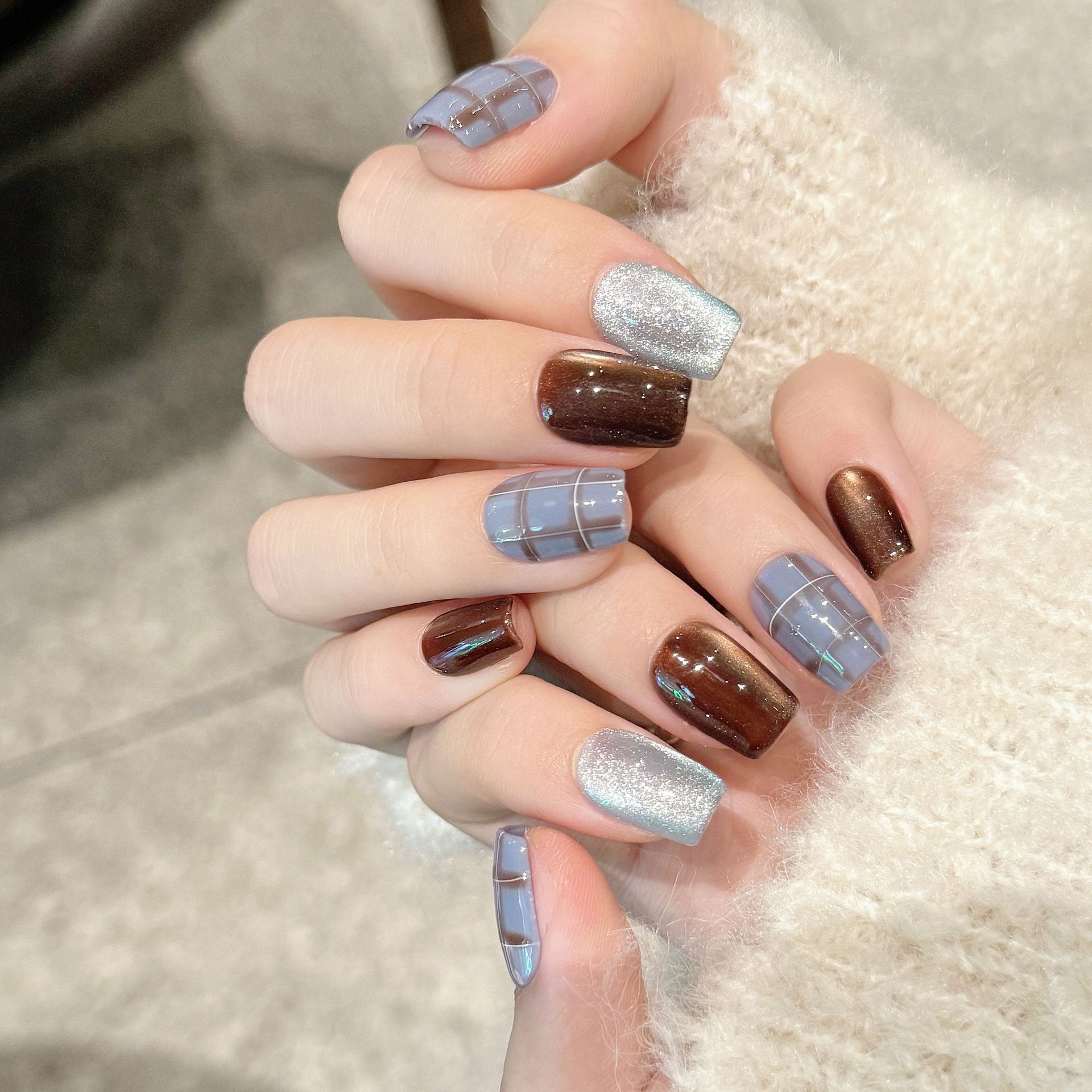 [British College] Autumn New Blue Hand-painted Plaid White Cat's Eyes Hand-worn Light Luxury Phototherapy