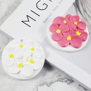P1575 petal hanging mold DIY car fragrance extension hand gift wardrobe aromatherapy three-leaf flower silicone mold