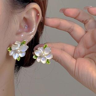 Новые французские ретро-серьги-капли с маслом Gardenia, женские высококачественные серьги-капли с нишевым дизайном, маленькие свежие универсальные серьги в стиле Мори