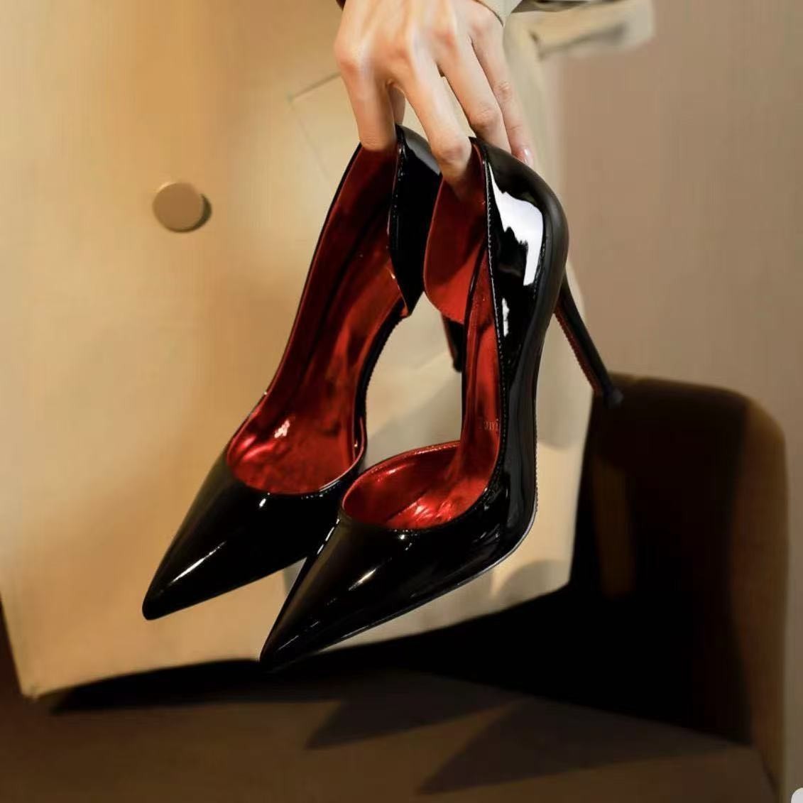 Nude-Colored Rhinestone Red-Soled Side-Cut Stiletto Heels for Women, Pointed Toe, Shallow Mouth, Sexy, Mature Style, Versatile, High-End, Comfortable