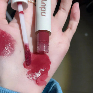 High Yan Value Bear Ryukyu Light Mirror Водный туман Глазурь для губ Doodle Lip Губная помада Женская Студенческая водная глазурь для губ Глазурь для губ Cross Border