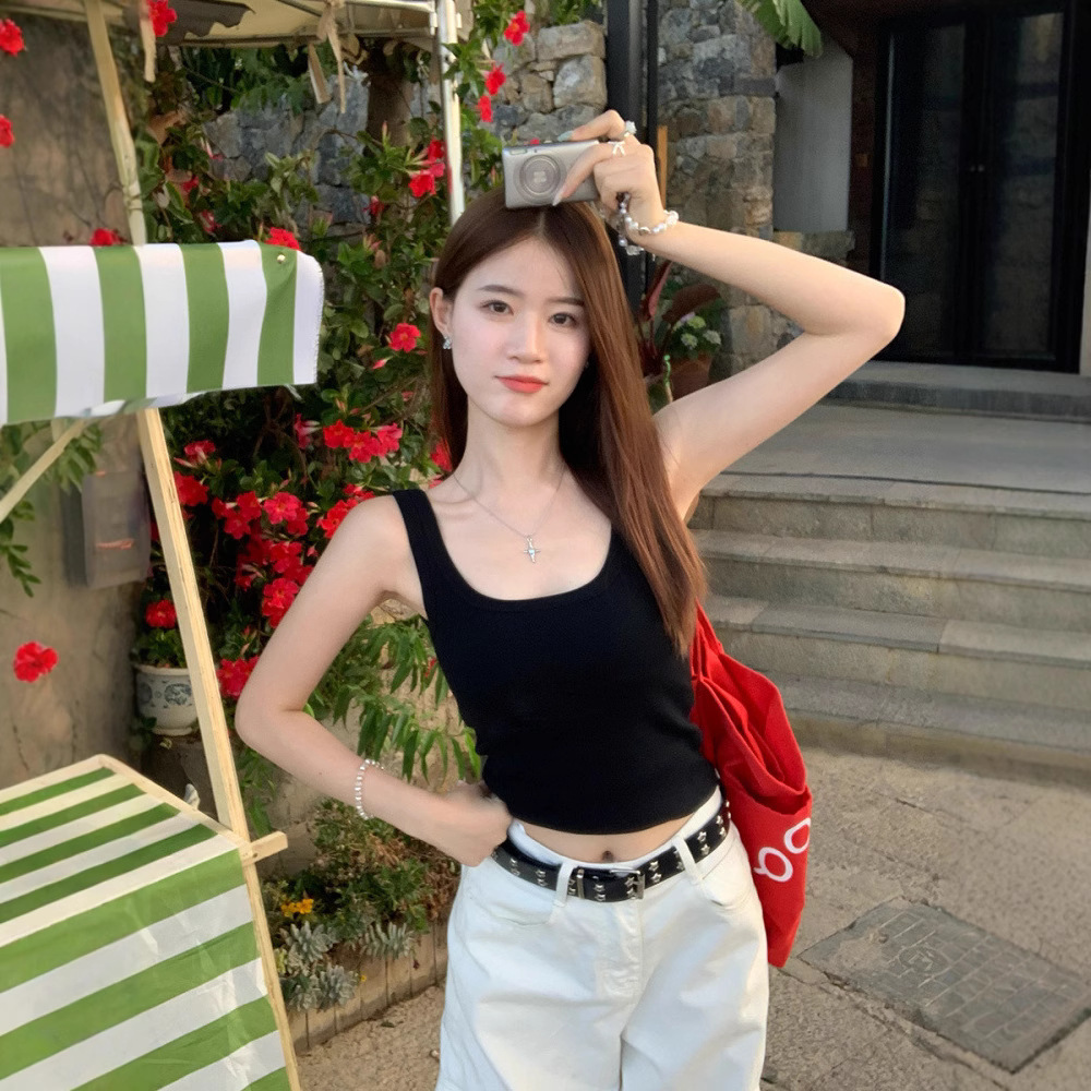 여성용 가슴 패드가 있는 노란색 캐미솔 2025 새로운 스타일의 여름 아우터 I자형 바닥 탑