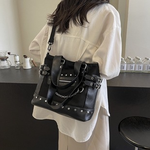 Cross-Border New Bag 2025 Women's High-End Niche Tote Bag Fashion Rivet Sexy Shoulder Armpit Bag