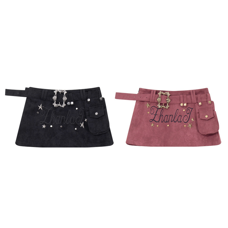 American Retro Style Spicy Girl Workwear Half-Skirt in Bean Paste Red Suede Texture with Letter Embroidery, Side Pockets, and Belt Short Skirt for Women