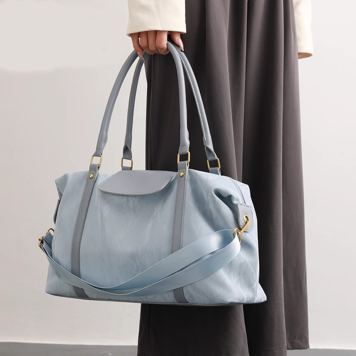 Large capacity short-distance travel bag for women, new spring 2026 style, business trip luggage bag, gym tote bag, maternity storage bag for women.