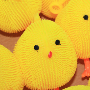 New children's flash toy rope chicken LED luminous small yellow chicken boxed decompression chicken Linyi 2 yuan toy wholesale