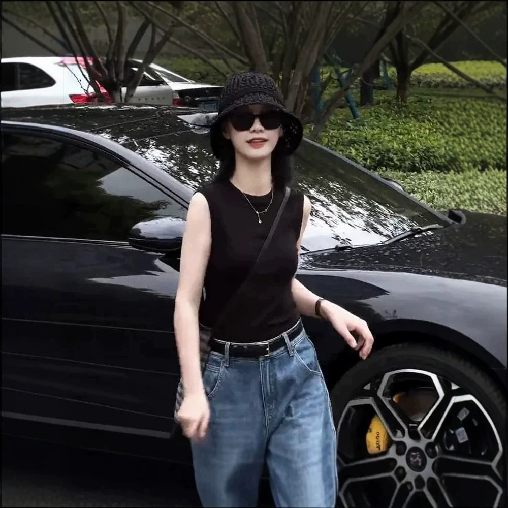 Women's threaded vest, Korean style, versatile and fashionable, can be worn as an outer layer or as an inner layer, slim fit, suitable for trendy looks, and designed to cover the underarms