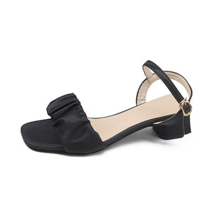 Hongtong Korean version of sandals women wear 2023 explosions one word buckle square head pleated fairy style temperament women's shoes wholesale