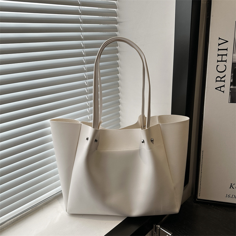 Solid color soft leather large capacity tote bag for women, new style 2026, large capacity shoulder bag, fashionable and versatile commuter handbag.