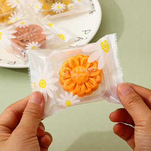 Spot wholesale small Daisy moon cake packaging bag snowflake crisp nougat baking machine sealed bag cookie self-sealing bag