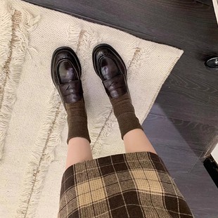 Whose sweet blogger has the same style ~ lucky shoes women's British style small leather shoes new niche design retro leather thick heel