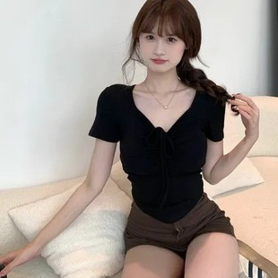 2024 Ice Silk Thread Shoulder T-shirt Women's Summer Sweet and Hot Design Drawstring V-neck Irregular Short Top