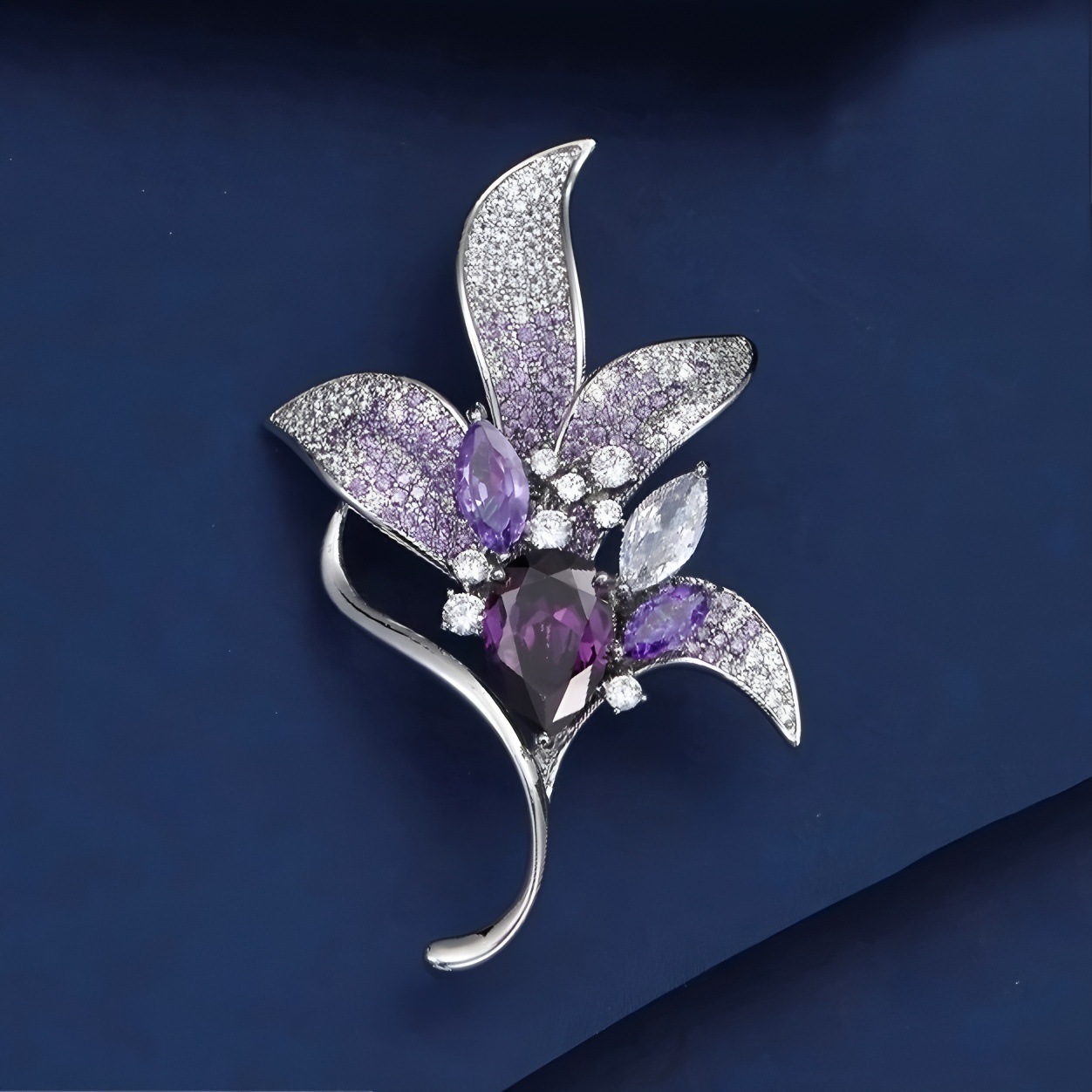 Exquisite Magnolia Brooch, High-End Feminine Luxury Crystal Corsage, Light Luxury Niche Design Pin Suit