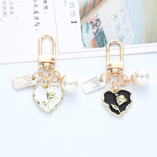 New Metal Rose Love Keychain Pendant Creative Alloy Pearl Accessories Hanging Headset Bag Decoration