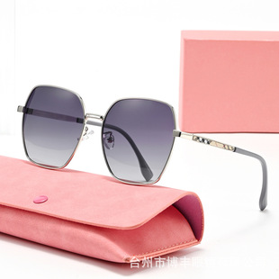 2025 new striped light luxury polarized large frame face small sunglasses women's European and American fashion high sense sunglasses wholesale