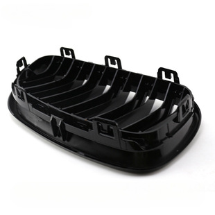 Suitable for 2014-2018 BMW 2 Series F22 modified double-line bright black middle net three-color front grille carbon grain middle net